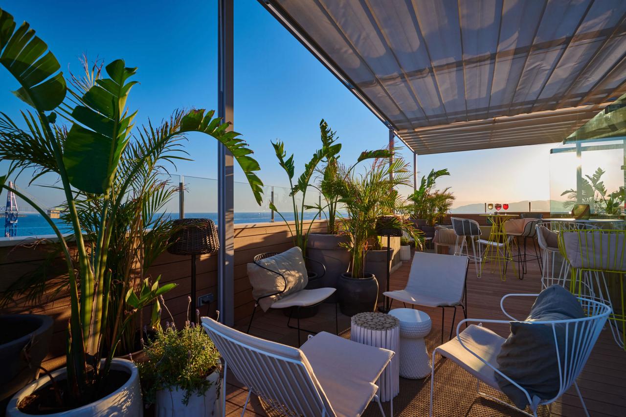 Hotel dengan rooftop bar Bali